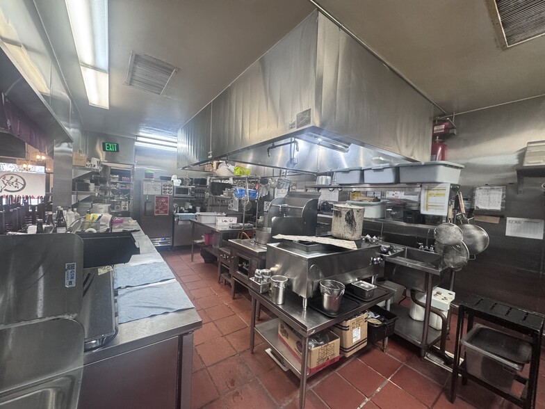 1601 Sawtelle Blvd, Los Angeles, CA for lease - Interior Photo - Image 3 of 16