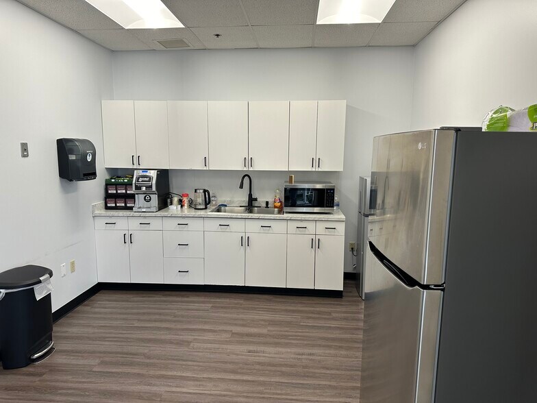 321 Fortune Blvd, Milford, MA for sale - Interior Photo - Image 2 of 8