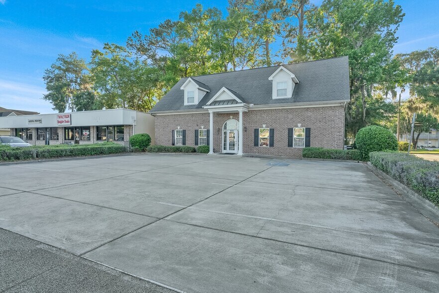 7031 Hodgson Memorial Dr, Savannah, GA à louer - Photo du bâtiment - Image 2 de 5