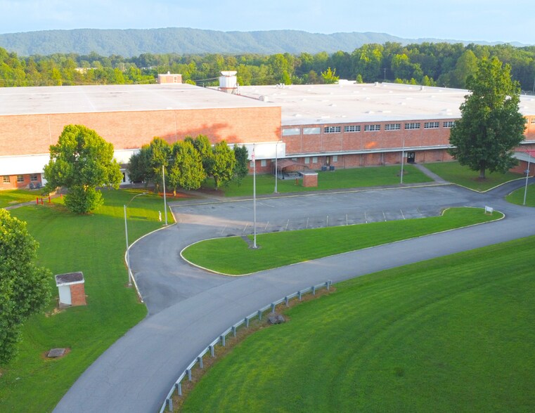 121 Kingsport Press Rd, Church Hill, TN à louer - Photo du bâtiment - Image 2 de 4