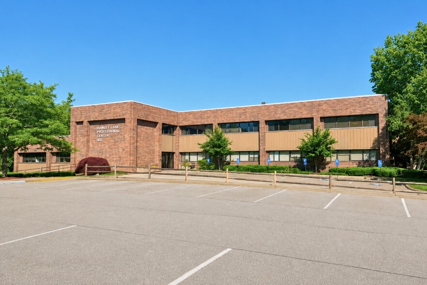 160 Hawley Ln, Trumbull, CT for lease - Building Photo - Image 2 of 13