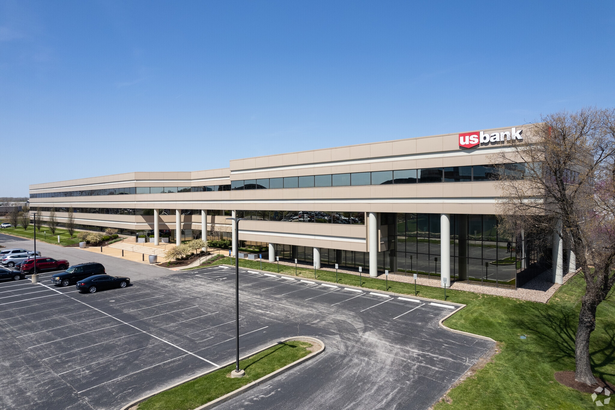 3301 S Rider Trail, Earth City, MO for lease Primary Photo- Image 1 of 7