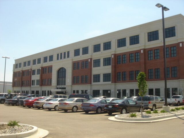 28405 Van Dyke Ave, Warren, MI à louer - Photo du bâtiment - Image 2 de 9
