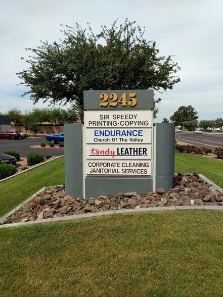 2245 W University Dr, Tempe, AZ à louer - Photo du bâtiment - Image 3 de 7