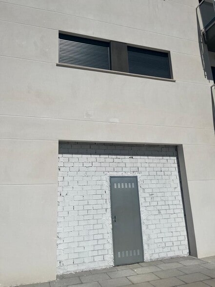 Retail in Córdoba for lease - Building Photo - Image 2 of 3