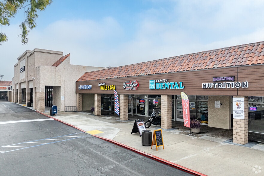 2400-2520 E Chapman Ave, Fullerton, CA for lease - Primary Photo - Image 3 of 11