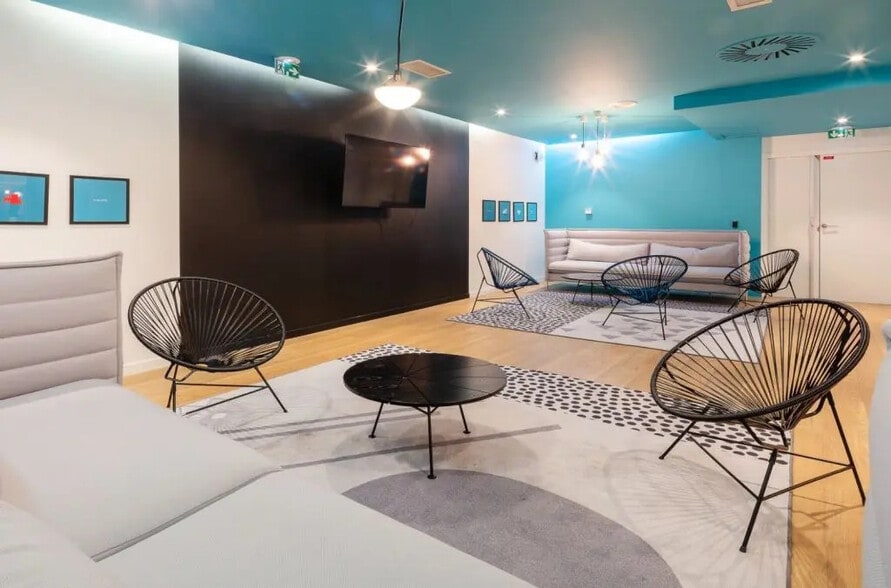 77 Esplanade Du Général De Gaulle, Puteaux à louer - Photo du bâtiment - Image 2 de 10