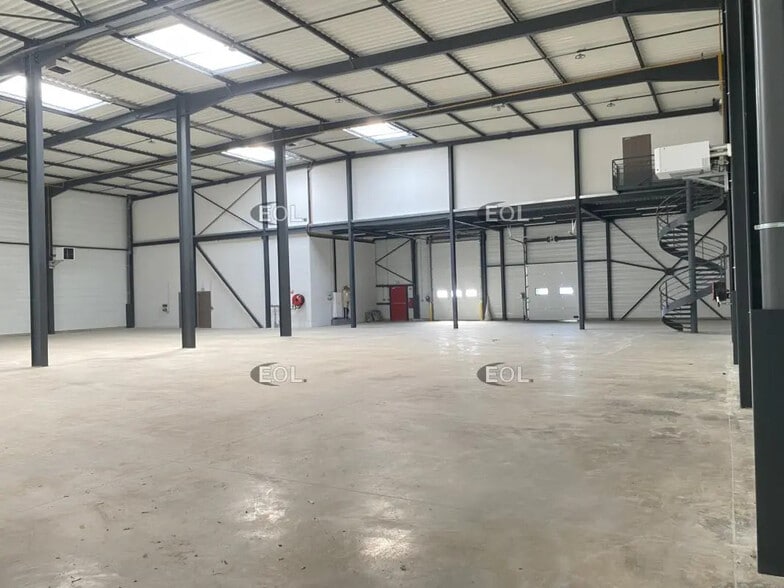 Industriel dans Heyrieux à louer - Photo intérieure - Image 3 de 14