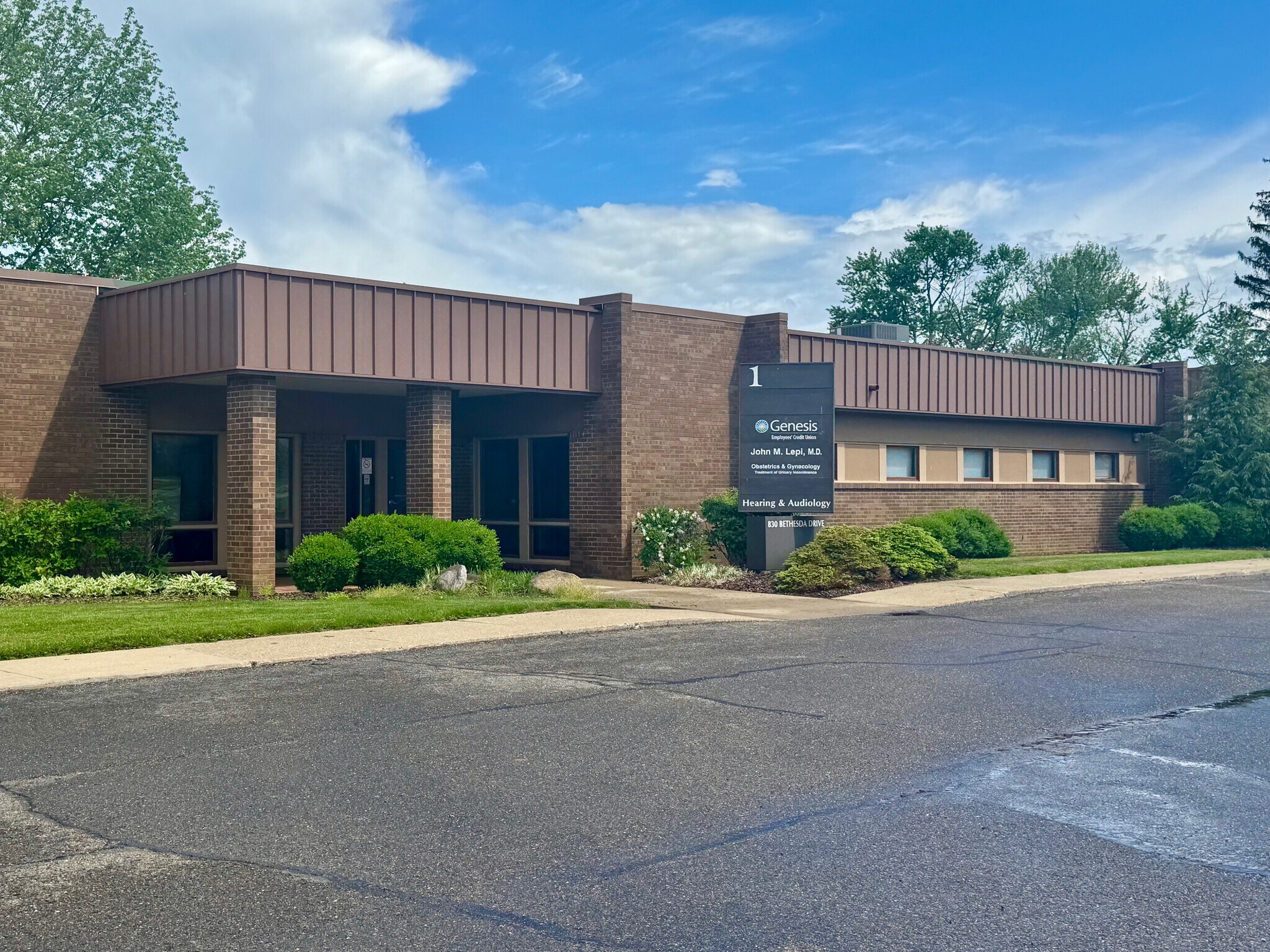 830 Bethesda Dr, Zanesville, OH à vendre Photo du bâtiment- Image 1 de 16