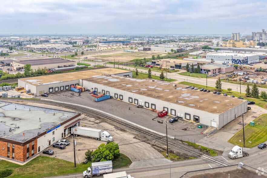12719 149 St NW, Edmonton, AB à vendre - Aérien - Image 3 de 4