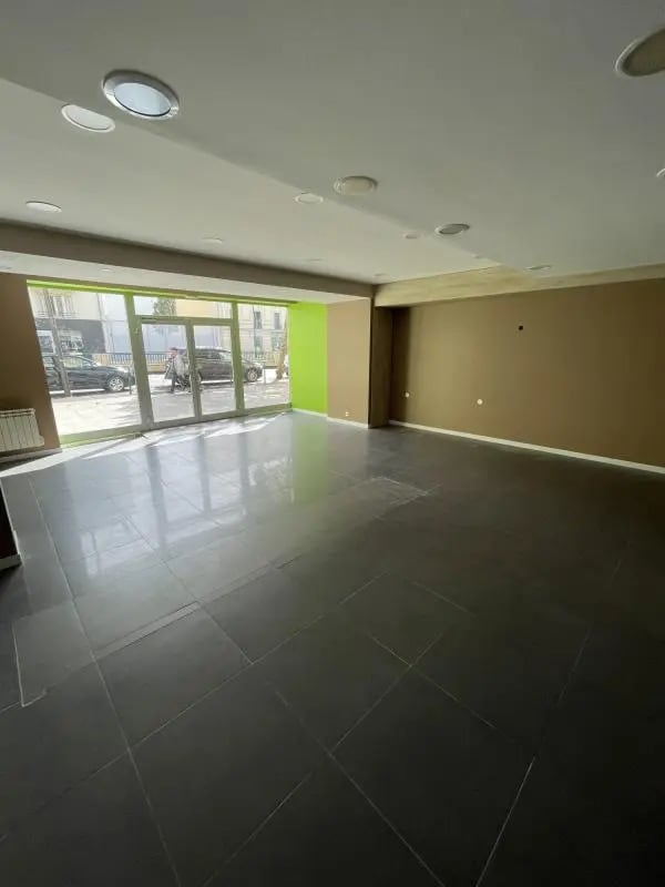 Commerce de détail dans Rueil-Malmaison à louer Photo intérieure- Image 1 de 24