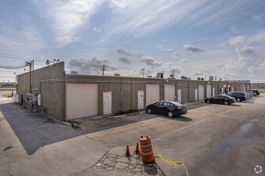 12430 Highway 3, Webster, TX à vendre - Photo du bâtiment - Image 3 de 5