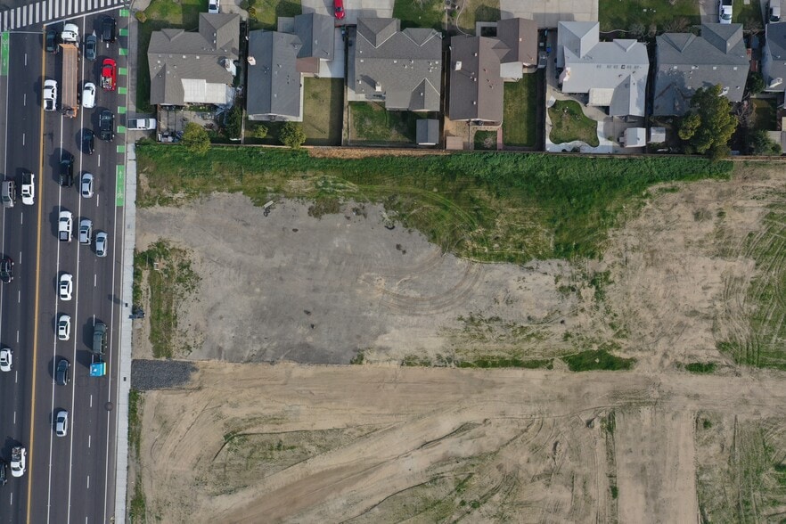 2400 Fulkerth Rd, Turlock, CA à vendre - Photo du bâtiment - Image 2 de 2