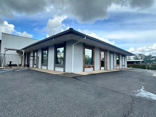 Plus de détails pour 2704 Hartnell Ave, Redding, CA - Commerce de détail à louer