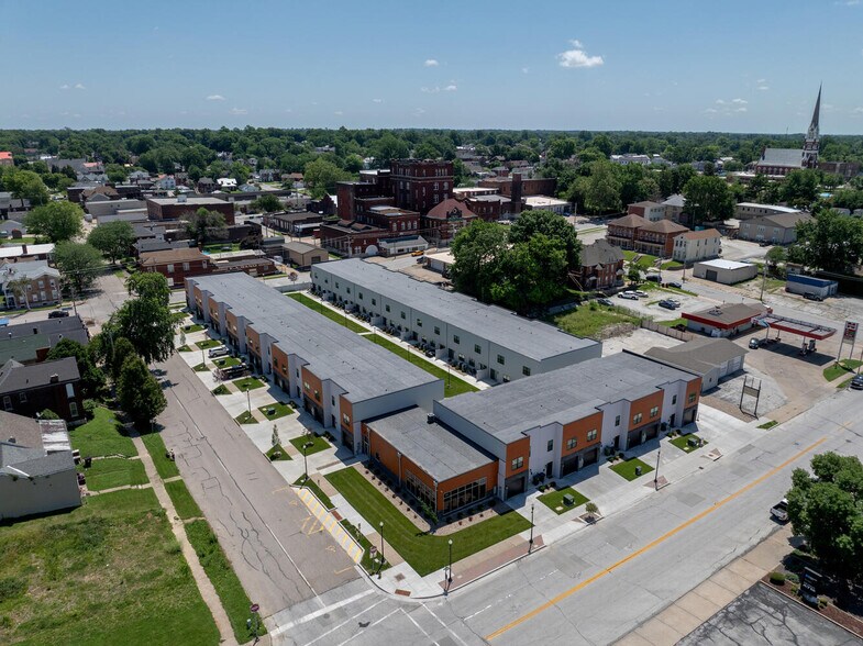 201 S 8th St, Quincy, IL à vendre - Photo du bâtiment - Image 1 de 36