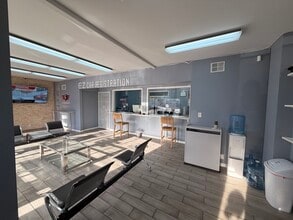 3113 Middlefield Rd, Redwood City, CA for lease Interior Photo- Image 2 of 6