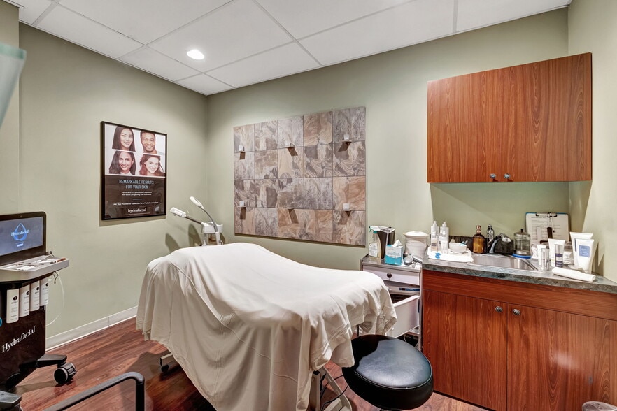 3045 N Federal Hwy, Fort Lauderdale, FL for lease - Interior Photo - Image 1 of 41