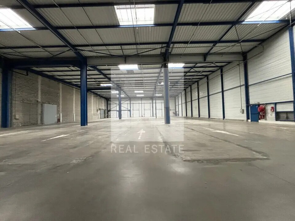 Industrial in LES ECHETS for lease Building Photo- Image 1 of 18