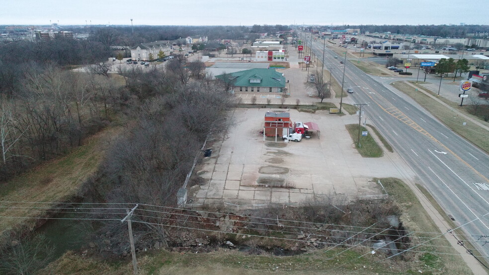 110 N Perkins Rd, Stillwater, OK à vendre - Photo du bâtiment - Image 1 de 1