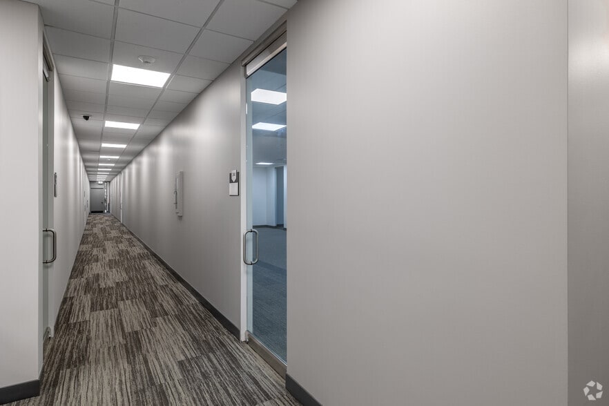 4318 Woodcock Dr, San Antonio, TX for sale - Interior Photo - Image 2 of 11