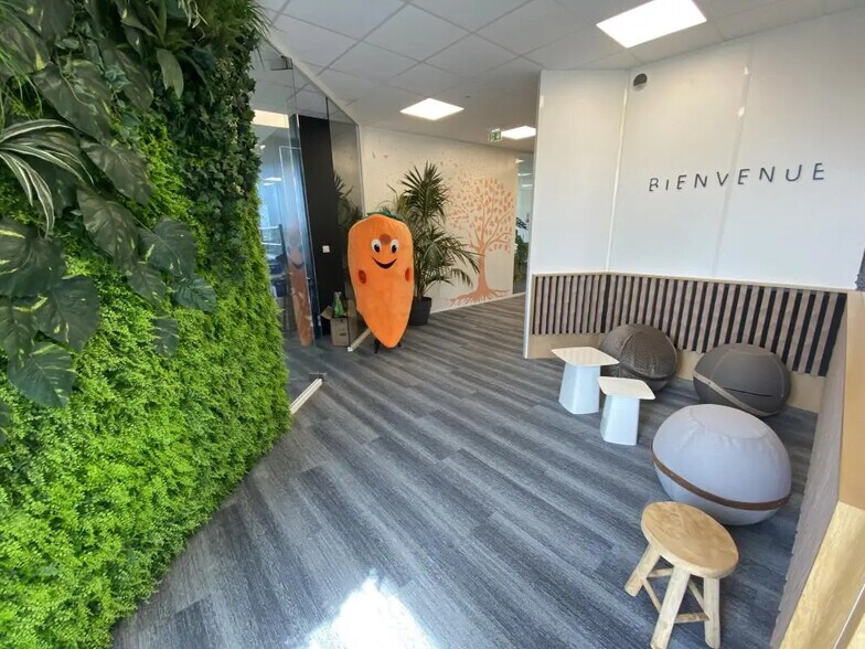 Bureau dans Eysines à louer - Photo du bâtiment - Image 2 de 10