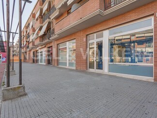 Plus de détails pour Multi-résidentiel à vendre