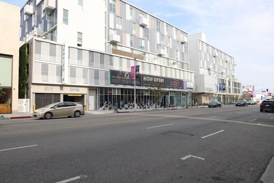 900 N La Brea Ave, West Hollywood, CA à louer - Photo du bâtiment - Image 3 de 9