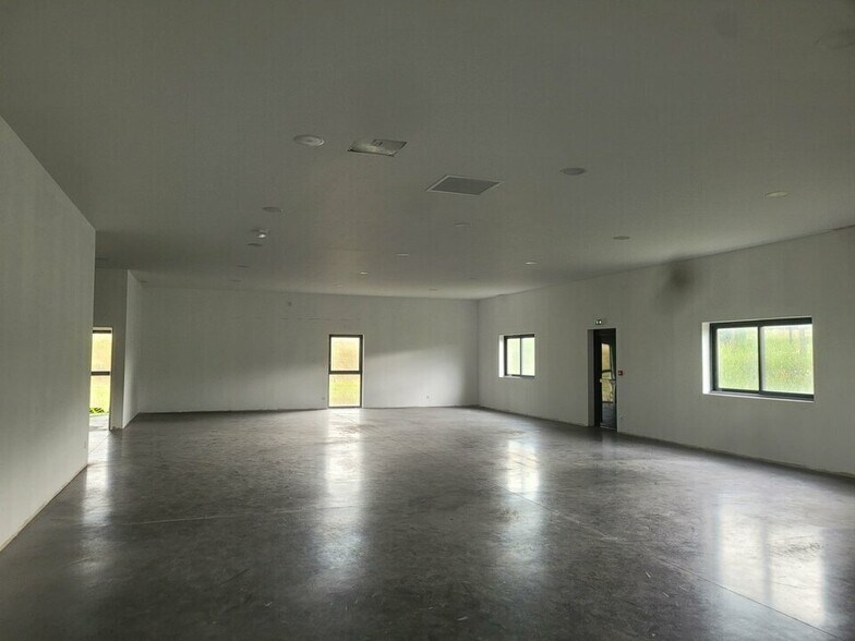 Retail in Belleville for sale - Interior Photo - Image 1 of 3