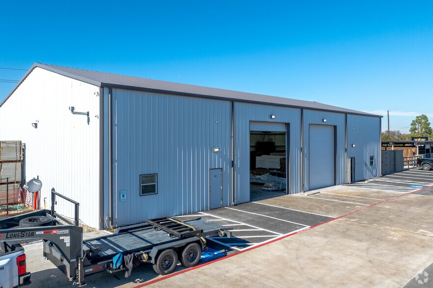 6875 Jackson, Krum, TX for sale - Building Photo - Image 2 of 11