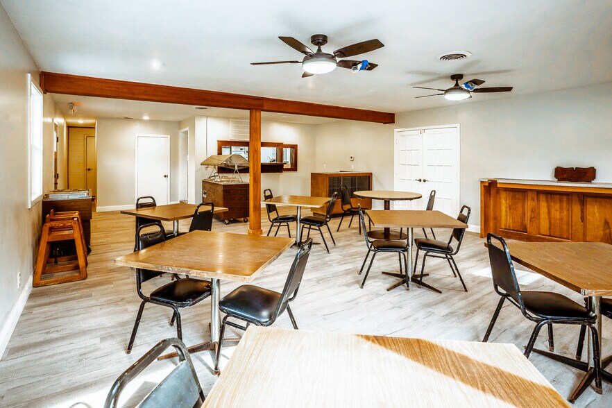 20805 Seminary St, Hollow Rock, TN à louer - Hall d’entrée - Image 2 de 25