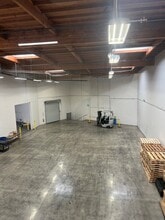 8525 Camino Santa Fe, San Diego, CA à louer Photo intérieure- Image 1 de 16