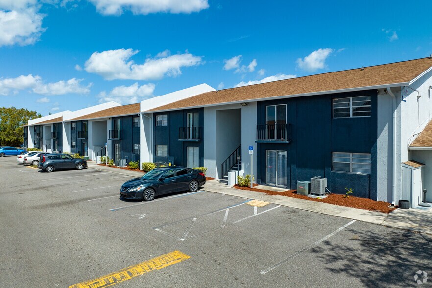 150 E University Blvd, Melbourne, FL à vendre - Photo du bâtiment - Image 3 de 29