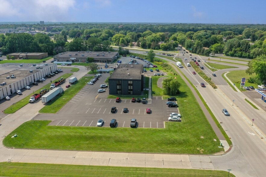 2817 S Anthony Ln, Saint Anthony, MN for lease - Building Photo - Image 3 of 31