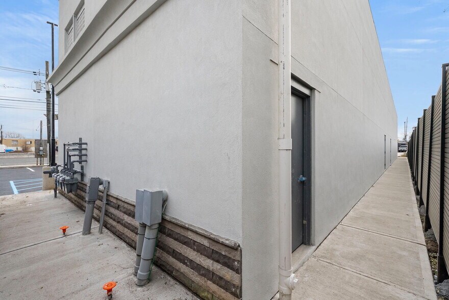 328 State Rt 17, Carlstadt, NJ à louer - Photo du bâtiment - Image 2 de 12