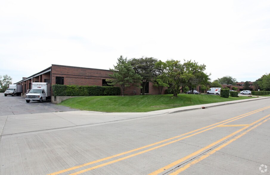 3300-3398 Commercial Ave, Northbrook, IL à louer - Photo du bâtiment - Image 3 de 4