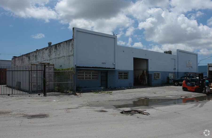 6831-6851 NW 37th Ct, Miami, FL for lease - Primary Photo - Image 1 of 3