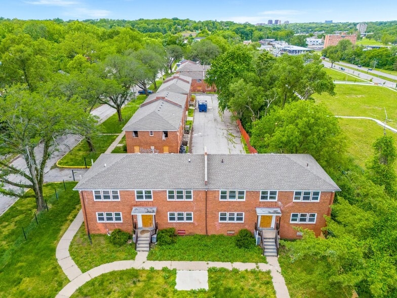 3000 E 49th St, Kansas City, MO à vendre - Photo du bâtiment - Image 2 de 21
