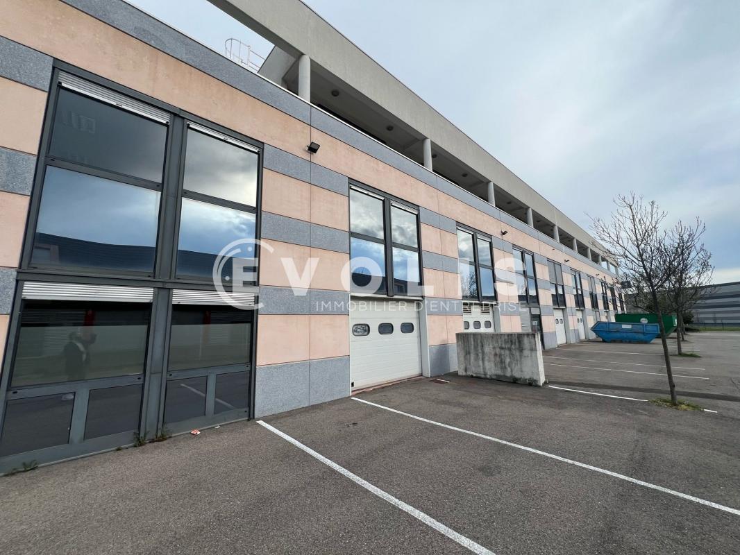 10 Rue De Bretagne, Saint-Quentin-Fallavier for lease Building Photo- Image 1 of 13