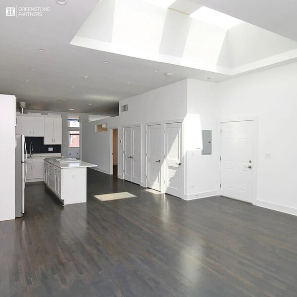 1474 N Milwaukee Ave, Chicago, IL for sale - Interior Photo - Image 3 of 9