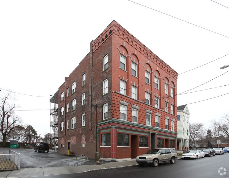 985-987 Bank St, Waterbury, CT for sale - Building Photo - Image 1 of 1