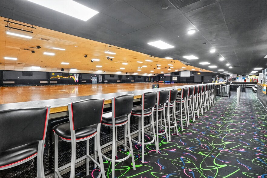 1R Lawton Ave, Taunton, MA à vendre - Photo du bâtiment - Image 3 de 9