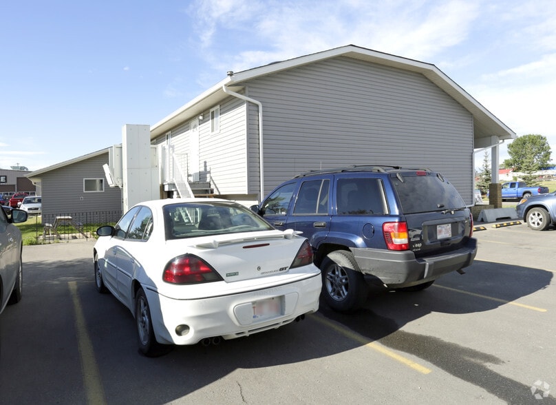 117 East Lake Cres NE, Airdrie, AB for lease - Building Photo - Image 3 of 4