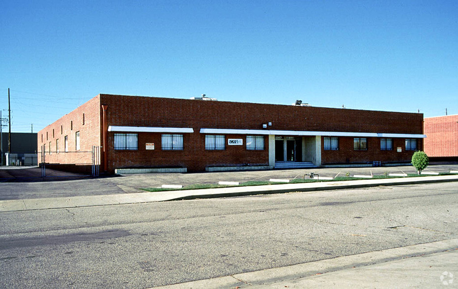 8967-8975 Fullbright Ave, Chatsworth, CA for lease - Building Photo - Image 3 of 5