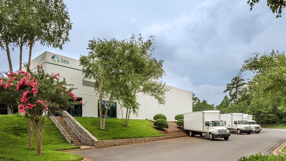 560 Atlanta S Pky, College Park, GA for lease - Building Photo - Image 2 of 19