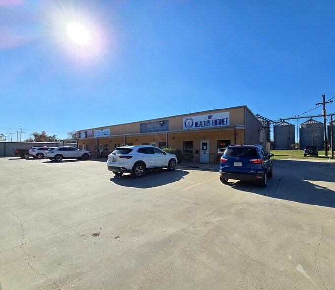 301 S Franklin St, Holland, TX à louer - Photo du bâtiment - Image 3 de 7