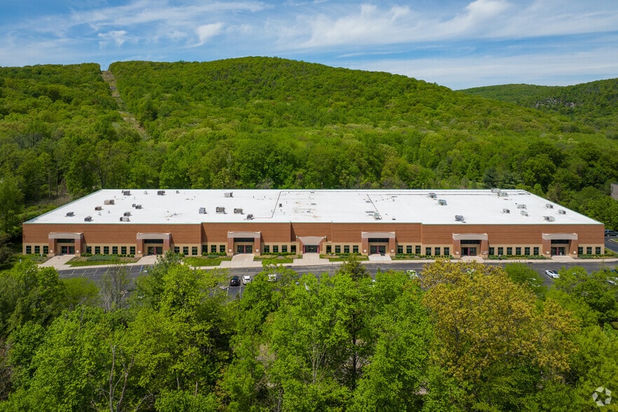 400 Commons Way, Rockaway, NJ for lease - Building Photo - Image 3 of 6