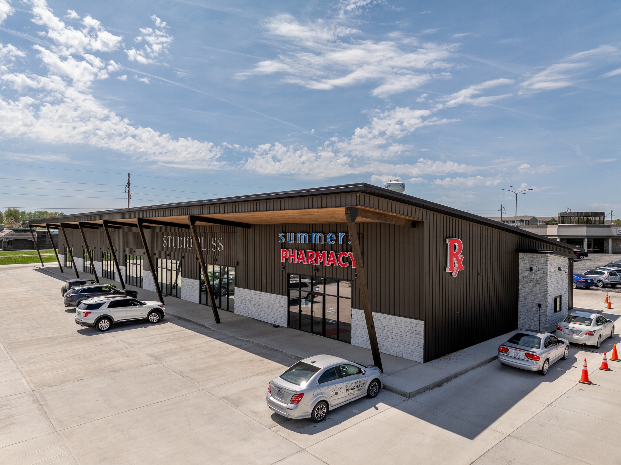 1020 Thompson Blvd, Sedalia, MO for lease Primary Photo- Image 1 of 8