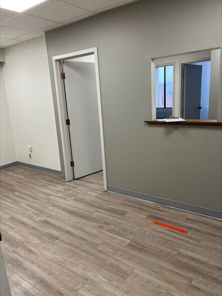 25 Charlton Ave E, Hamilton, ON à louer - Photo intérieure - Image 2 de 7