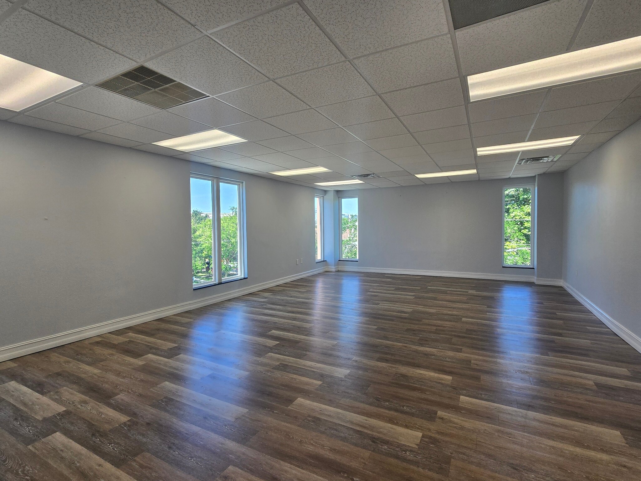 447 3rd Ave N, Saint Petersburg, FL à louer Photo intérieure- Image 1 de 4