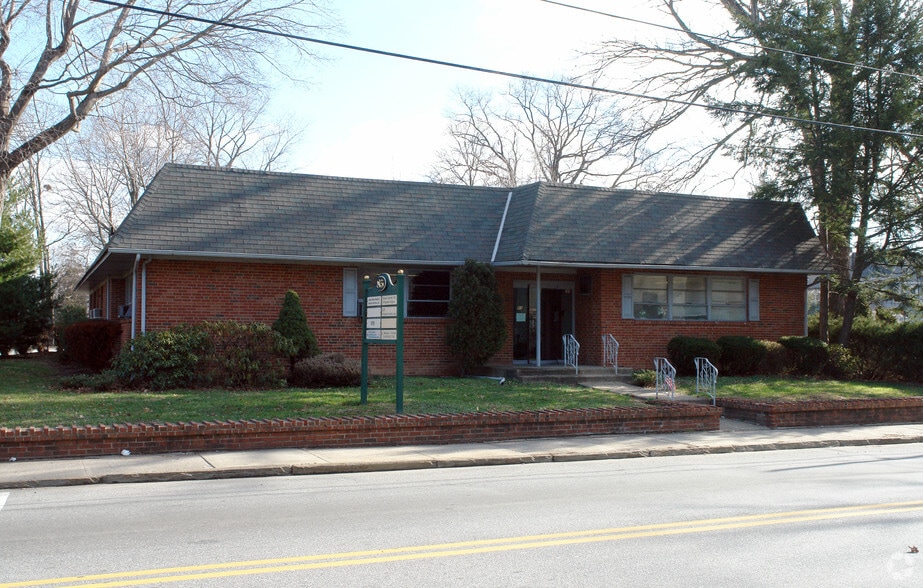 85 N Lansdowne Ave, Lansdowne, PA for lease - Primary Photo - Image 1 of 5